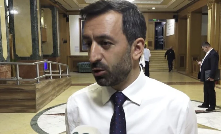 Deputeti Basha ia tregon Kurtit emrin e gjyqtarit që e çoi Pantiqin në arrest shtëpiak