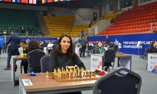 Kampionia iraniane e shahut në kampionatin botëror në Kazakistan pa hixhabin e detyrueshëm