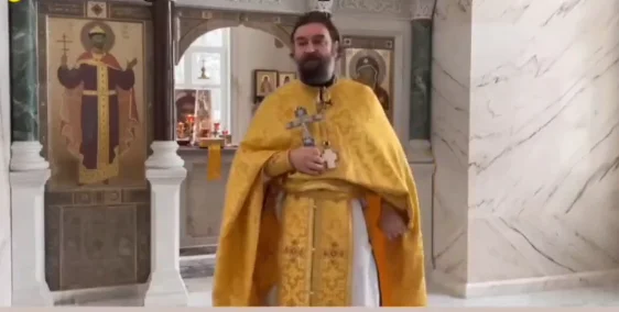 Prifti rus: Më mirë të vdesësh me armë në duar sesa duke bërë “selfie”