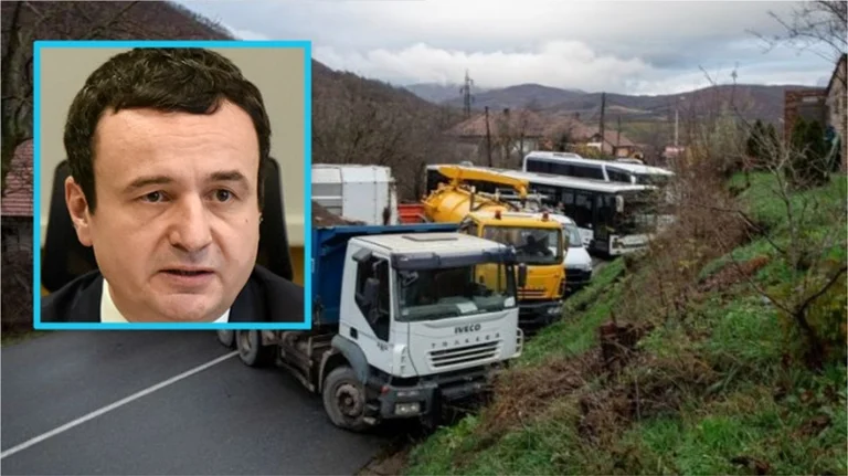 Plus dy barrikada: Kurti premtoi heqje të tyre brenda ditësh, por ato veç po shtohen