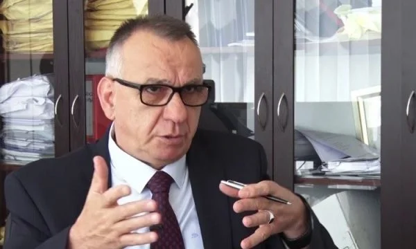Hasani: KFOR-i nuk lejon përdorim të forcës për heqjen e barrikadave