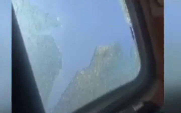 Momenti kur ekipi i Klan Kosovës u sulmua nga persona të maskuar në Zubin Potok