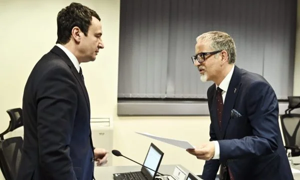 Zyrtare: Arben Vitia rikthehet në pozitën e ministrit të Shëndetësisë