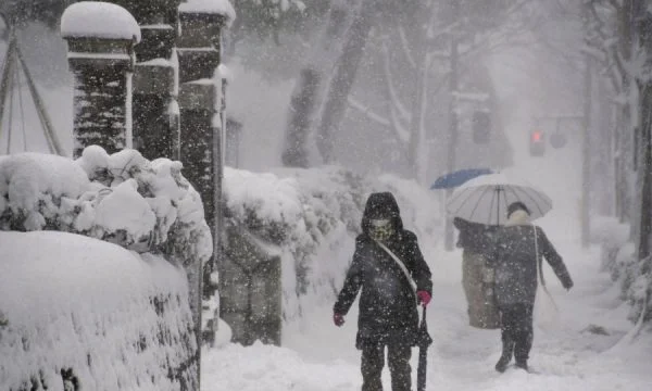 17 të vdekur dhe mbi 90 të plagosur nga reshjet e dendura të borës në Japoni