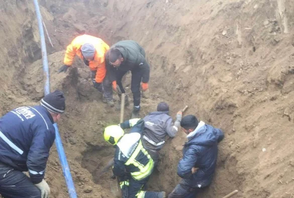 Dheu i shembur e zë një person në Kamenicë