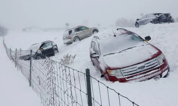 Stuhia dimërore në SHBA, 28 të vdekur dhe 300 mijë shtëpi pa energji elektrike