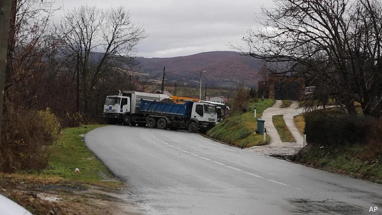EULEX-i thotë se zëvendësimi i policëve të bllokuar në Leposaviq u bë me ndihmën e tyre