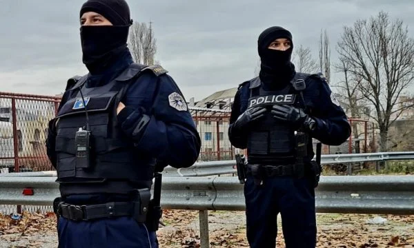 Policët e bllokuar në Leposaviq ndërrohen pas dy jave