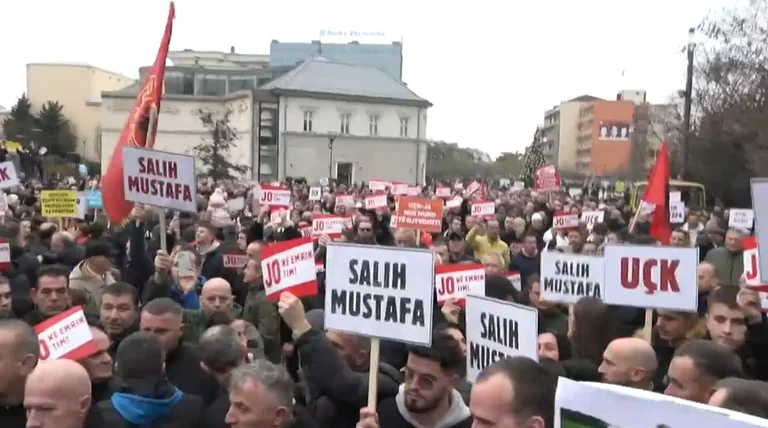 Përfundon protesta kundër Speciales – Qytetarë, veteranë e deputetë dolën në shesh