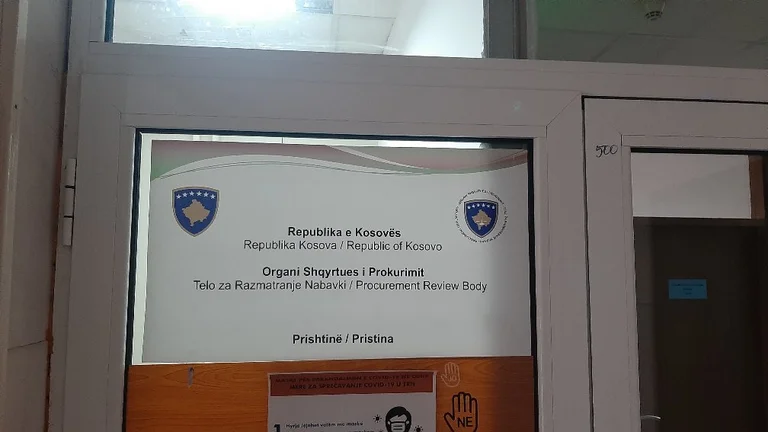 AGK: Skandaloze sulmet publike të anëtares së OSHP-së, Kimete Gashi ndaj gazetares Saranda Ramaj