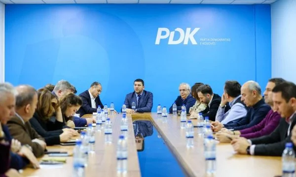 PDK convenció: Tribunal Constitucional para derribar la Ley de Salat, Funcionarios Públicos