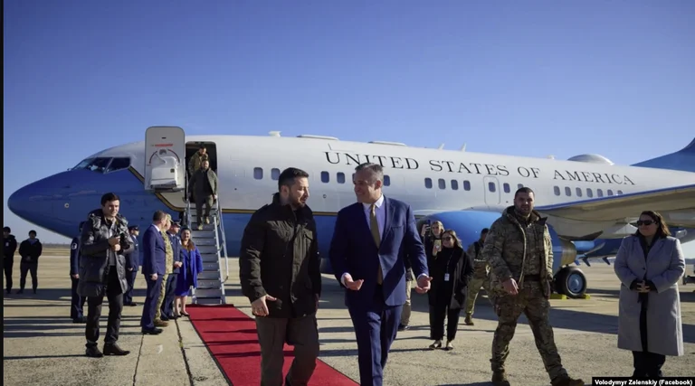 En dehors de l'Ukraine pour la première fois depuis le début de la guerre, Zelensky arrive à Washington