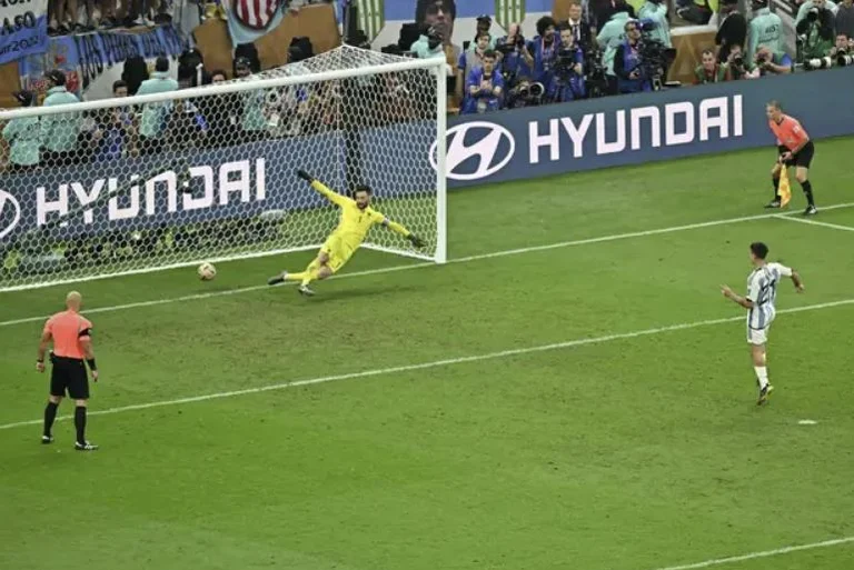 Paulo Dubala bezieht sich, wie Emiliano Martinez ihm sagte, eine Strafe in der Mitte zu werfen