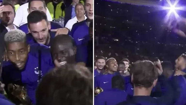 Sfruttano immagini dei giocatori francesi con Lionel Messin dopo aver vinto la Coppa del Mondo nel 2018