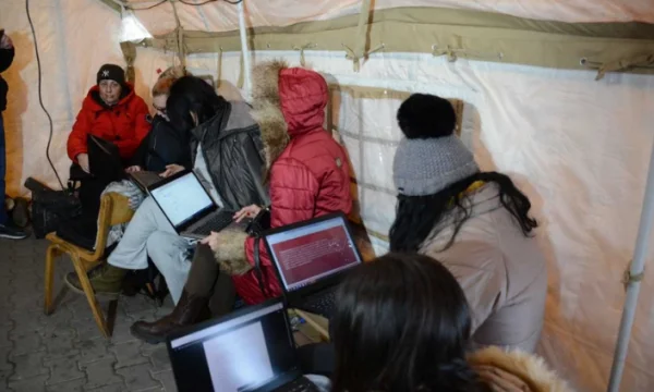 Barricades en el Norte, los estudiantes desarrollan la enseñanza en línea en tiendas