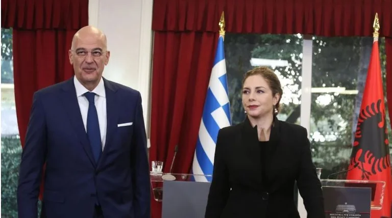 Dendias mentionne également la situation dans le nord du Kosovo à Tirana