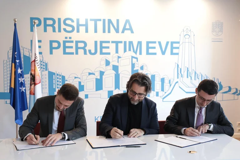 Agreement signed for solar energy heating project in Pristina