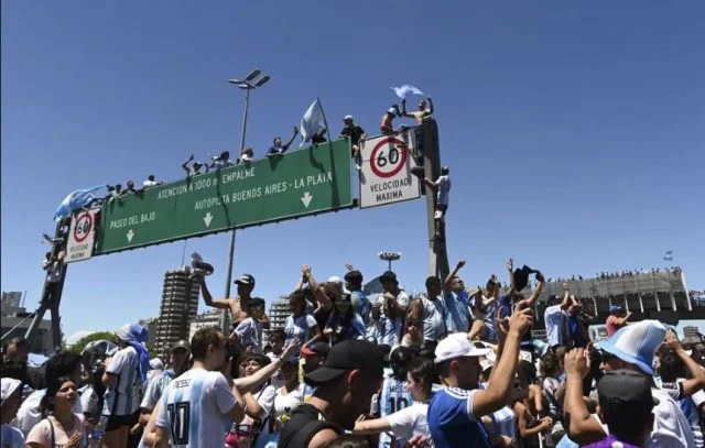 The celebrations in Argentina turn into tragedy, two dead.