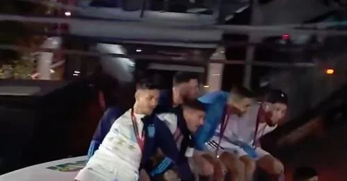 El momento aterrador cuando Mess y sus amigos casi tocaron un cable de energía durante las fiestas