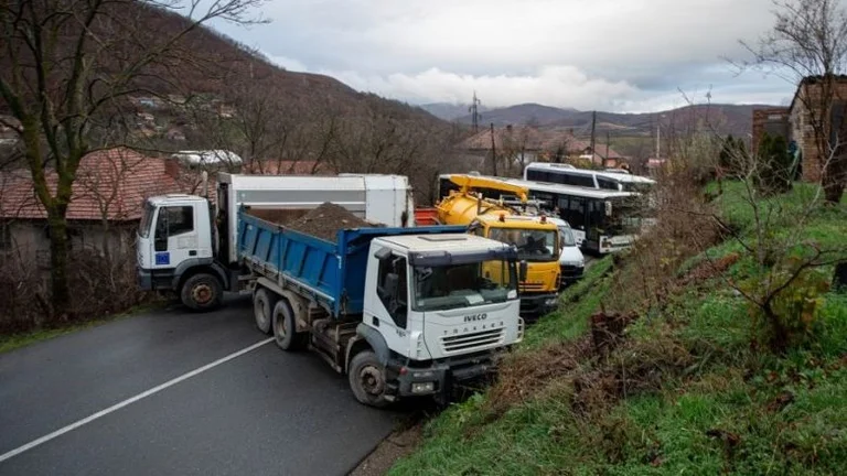 Le commandant de l'OTAN va rencontrer Vuciqi pour des barricades