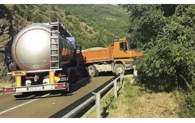 Kastrati: KFOR to remove barricades with violence