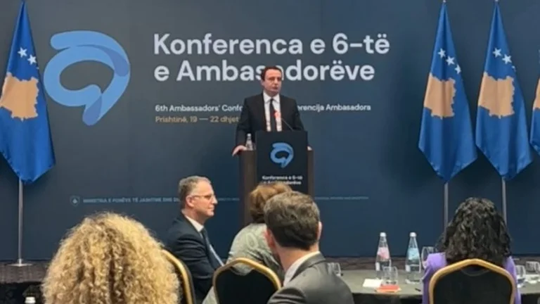 Kurti exhorte les ambassadeurs à s'opposer à la propagande serbe