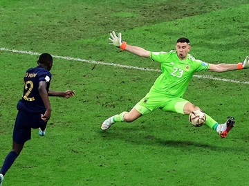 Baierney kümmert sich sofort um Argentiniens Martinez