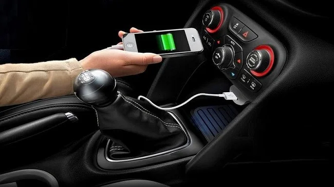 Deshalb sollten Sie das Telefon nicht im Auto füllen.