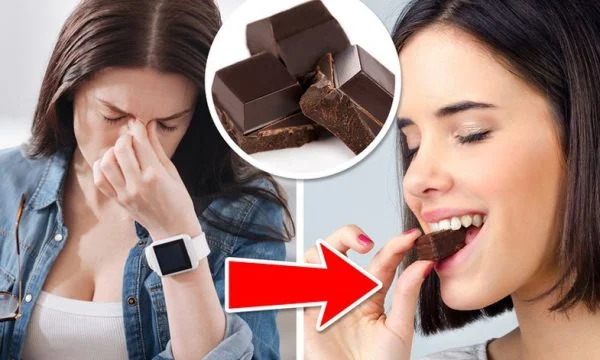 ¿Cómo puedes tratar el dolor menstrual? En lugar de calmar, comer chocolate negro