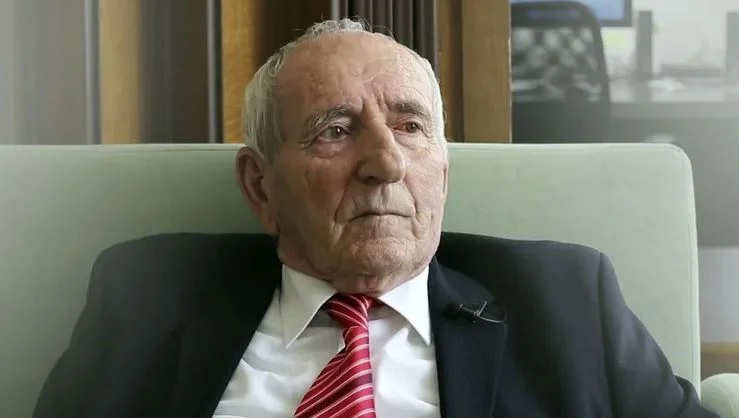 El profesor Murat Bata muere