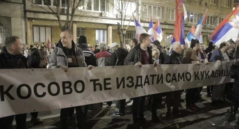 Los quesos serbios protestan en Belgrado, se oponen al diálogo con Kosovo