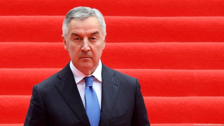 Djukanovic firma la Ley de Presidente, pero no implementará