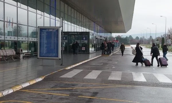 Alarmet për bomba në aeroportin e Shkupit dhe në disa shkolla, policia del me njoftim zyrtar