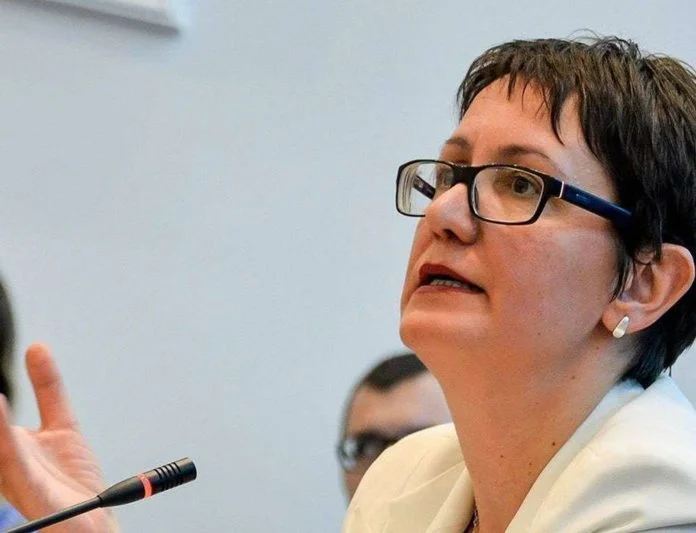 Kusari sagte, die einzige VV unterstützt den Special, Aida Dorgi erinnerte ihn an er in der AKR.