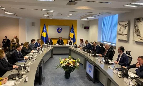 Kurt se félicite lors de la réunion: Avec l'application de l'UE, nous avons assigné une orientation européenne