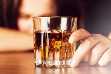 Wie beeinflusst der übermäßige Alkoholkonsum den Organismus?