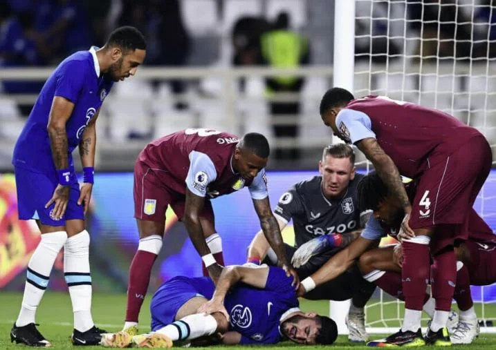 La réaction d'Armando Brolia vient après la terrible blessure au genou.