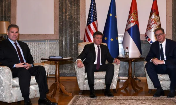 US- und EU-Besucher nach Belgrad, um Kosovo-Serbien zu schneiden