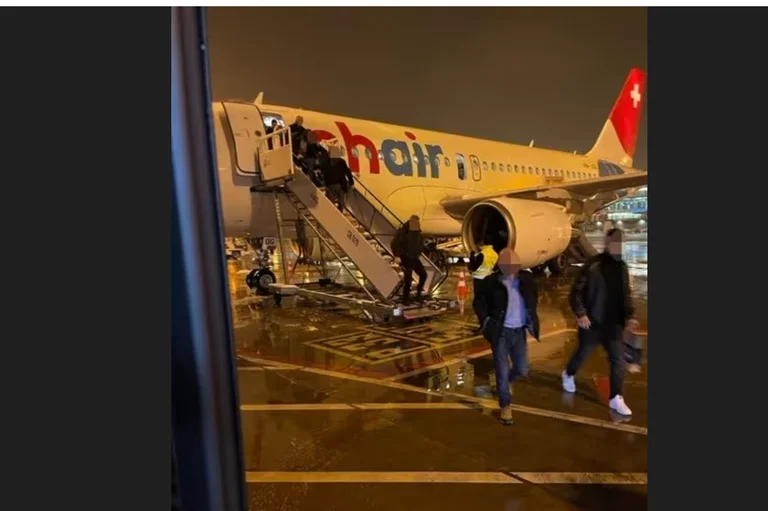 Blick: Horor en el plano zurich-Pristina, los pasajeros intentan abrir puertas