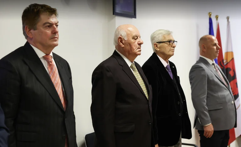 Los ex presidentes albaneses declararon: