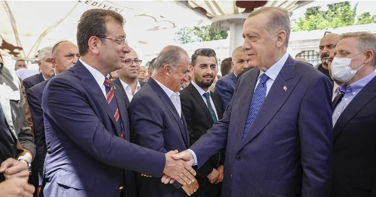 Corte condena al presidente de Estambul, que es el principal oponente de Erdogan