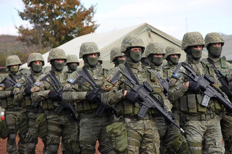 Quatre ans après la formation de l'armée du Kosovo
