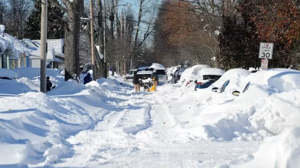 Estados Unidos golpeado por tormenta de invierno, tornado e inundaciones