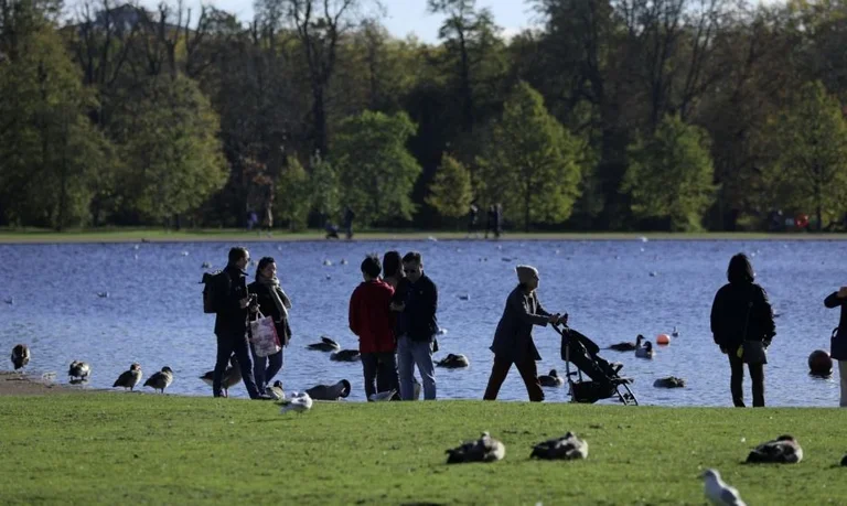 La tragédie en Angleterre noie trois enfants après leur chute dans le lac