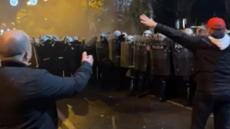 Protests in Montenegro, citizens attempt to enter Parliament building