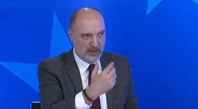 Ymer: Kurt needs to react when people are allowed even if he doesn't share their political opinion
