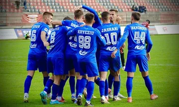 Jahrlich Champion Licht: Luhatje auf dem Schild nach der 18. Runde