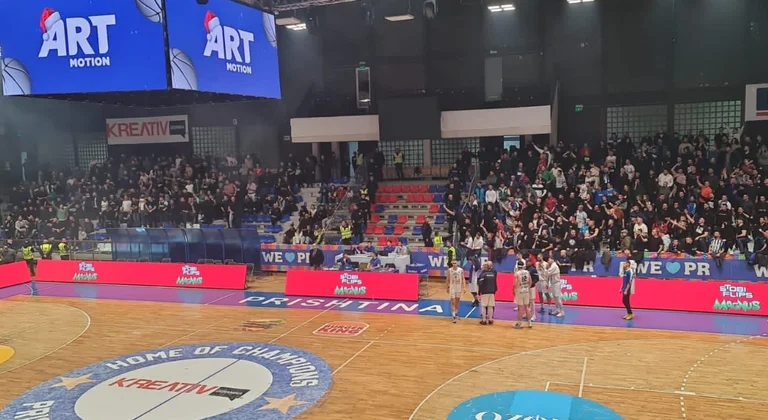Schwere Ansicht: Prištinas Typhosi Blutungen nach dem Abstürzen des Ventilators in Tribuna