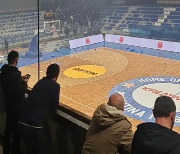 Kosovo Polizei entlässt Fanry “Torcida” vom Jugend- und Sportpalast in Pristina