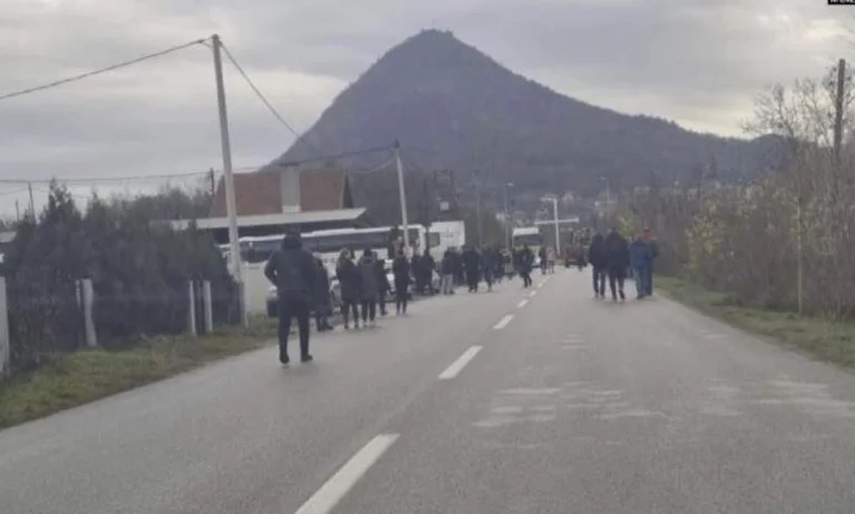 REL: Local Serbs are starting to gather in Rudare near Zvecan